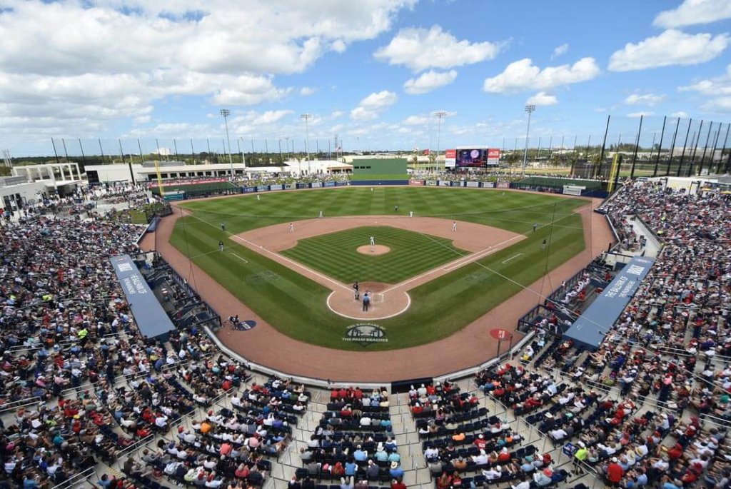 Vista aérea de un campo de béisbol en el CACTI Park of The Palm Beaches en el condado de Palm Beach, FL. 