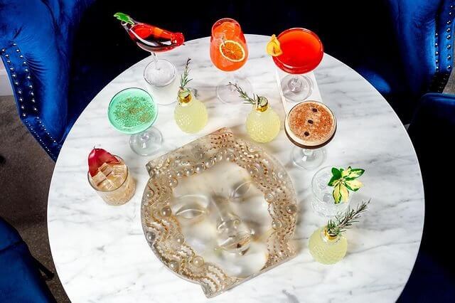 Table avec cocktails