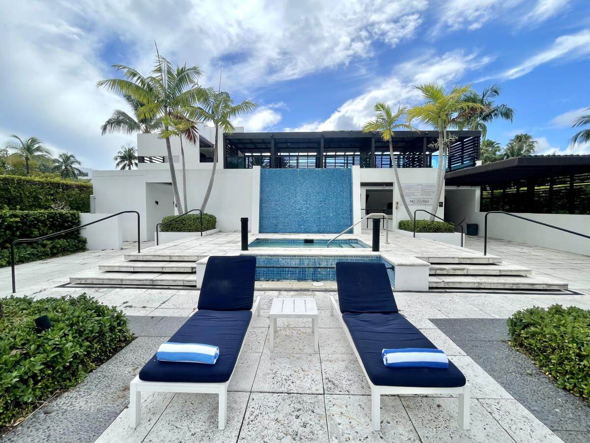 Piscina del complejo Tideline