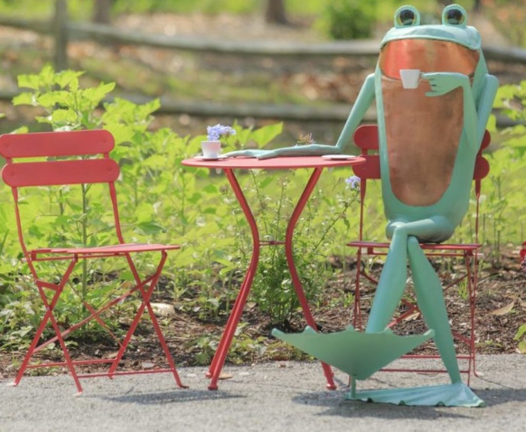 Une sculpture de grenouille à l'exposition Ribbit 