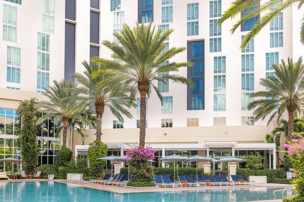 Pool the Hilton West Palm Beach