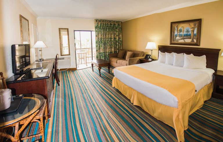 Boca Raton Plaza Hotel & Suites