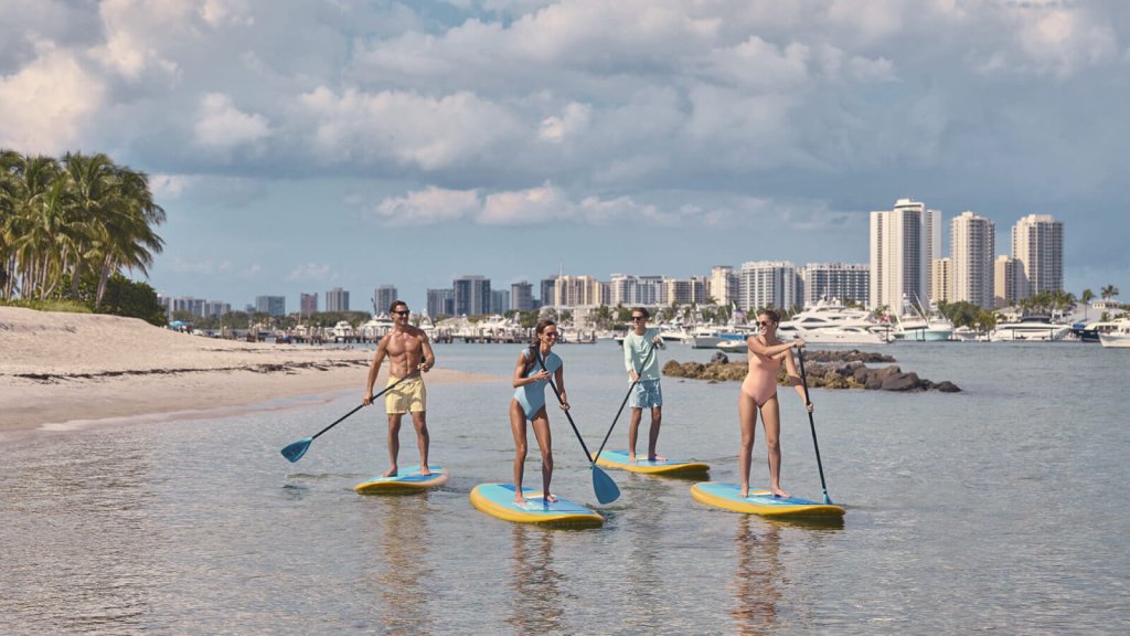 10 experiências refrescantes na praia em Palm Beaches neste verão