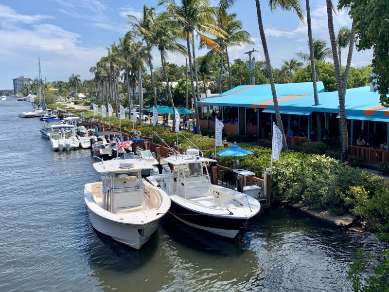 Umweltfreundlicher Road Trip: Die Palm Beaches mit dem Elektrofahrzeug erkunden