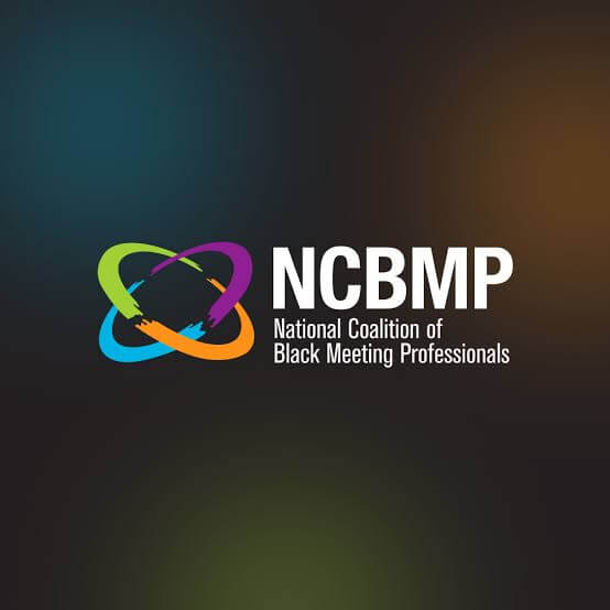 El logotipo de la Coalición Nacional de Profesionales Afroamericanos del Sector de Eventos sobre un fondo oscuro